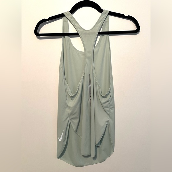 Women’s NIKE tank top - XS - reflective features - Picture 5 of 6